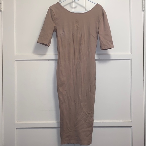 Lulus Dresses & Skirts - Lulu’s Large Tan Short Sleeve Open Back Maxi Dress